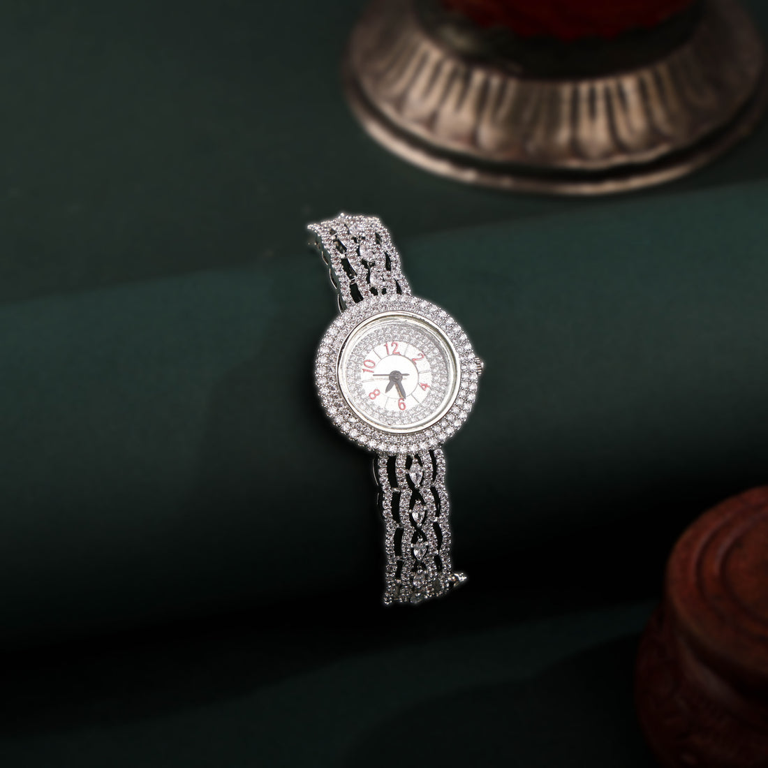 Sleek Wrist Watch for the Luxurious Occasions for Women